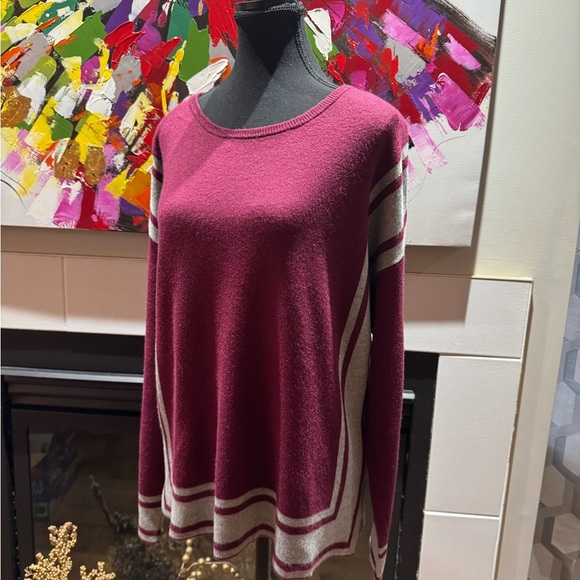 Liz Claiborne Beautiful oversized Scoop Neck Sweater Ptp 23 lenght 24” - Picture 1 of 7